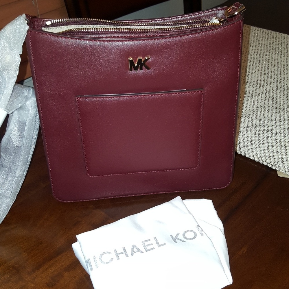 Michael kors crossbody